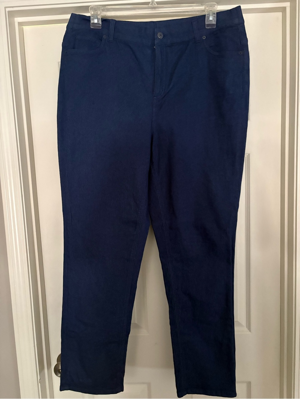 NWOT-d&co Classic Stretch Colored Straight-Leg Women’s Jeans